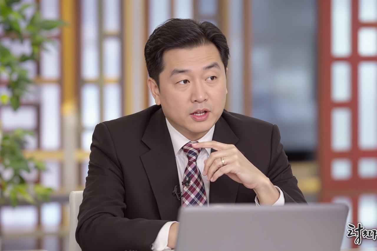 吃瓜大赛 - 某知名主持人被曝收受巨额礼品，内部人士提供详细账单